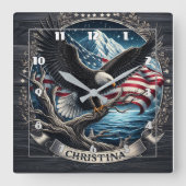 イーグルがアメリカ国旗を掲げて山の上を舞う スクエア壁時計 (正面)
