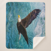 イーグルが嵐の上で舞い上がる シェルパブランケット (正面)