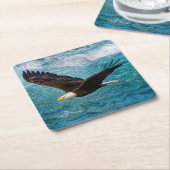 イーグルが嵐の上で舞い上がる スクエアペーパーコースター (アングル)