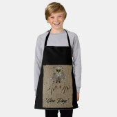 イーグルベビーと砂の足跡"1日" エプロン (着用した状態)