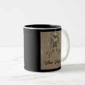 イーグルベビーと砂の足跡"1日" ツートーンマグカップ (正面右)