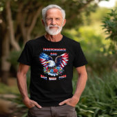 イーグル威厳のある花の独立記念日 Tシャツ