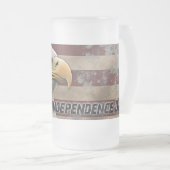 イーグル威厳のある&フラッグ – 自由の精神 フロストグラスビールジョッキ (正面右)