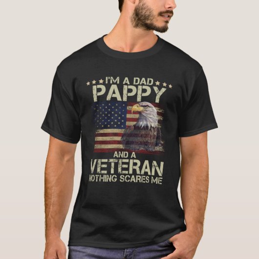イーグル誇りを持ったI mパパパピー退役軍人アメリカ国旗 Tシャツ (正面)