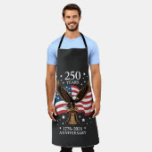 イーグル&フラッグ アメリカ建国250周年 1776-2026 エプロン (着用した状態)