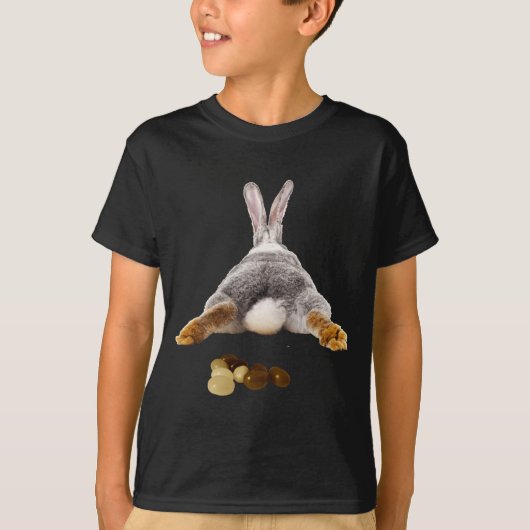 イースターうさぎのお尻のしっぽ 面白いうんち ゼリービーンズ Tシャツ (正面)