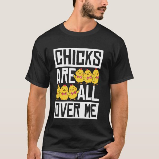 イースターのひよこが私に群がってる 面白いイースター Tシャツ (正面)