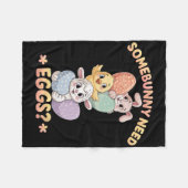 イースターのウサギとニワトリの卵が必要 Funny Easter Bunny フリースブランケット (正面(横))