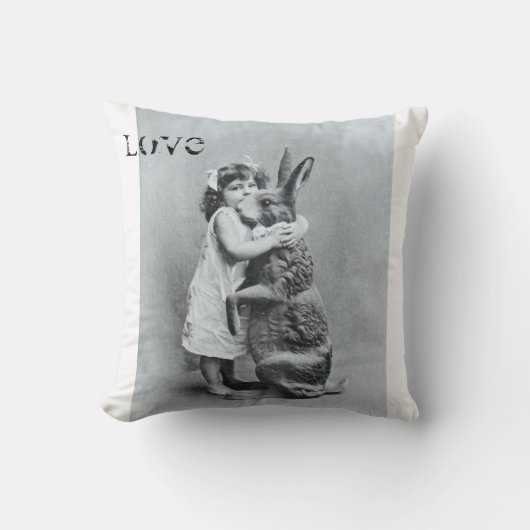 イースターのウサギチョコレート女の子のアンティークの写真 クッション (正面)