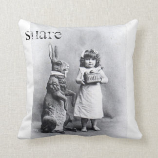 イースターのウサギチョコレート女の子のアンティークの写真 クッション