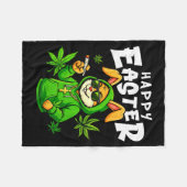 イースターのウサギ　おもしろい　煙草を吸う男性用 フリースブランケット (正面(横))