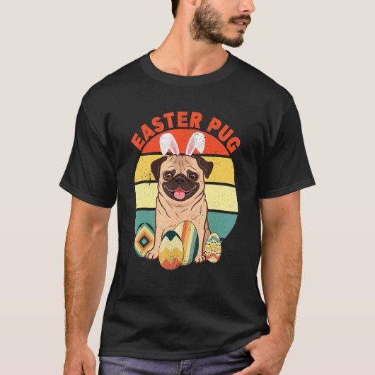 イースターのプグ犬と卵のあるイースターの日 Tシャツ (正面)