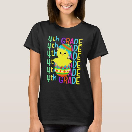 イースターの卵を割る四年生のニワトリ 少年 Tシャツ (正面)