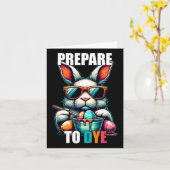 イースターの日曜日おもしろいの卵の狩りWomを染める準備 カード (黄色い花)