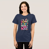 イースターの眠いウサギTシャツ おもしろくて疲れた兎 トライブレンドTシャツ (正面全面)