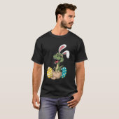 イースターの面白い恐竜 ティラノサウルス 耳 卵の孵化 Tシャツ (正面フル)