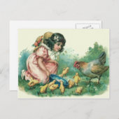 イースターひよこの雌鶏を食べ物を与えている女の子 シーズンポストカード (正面/裏面)