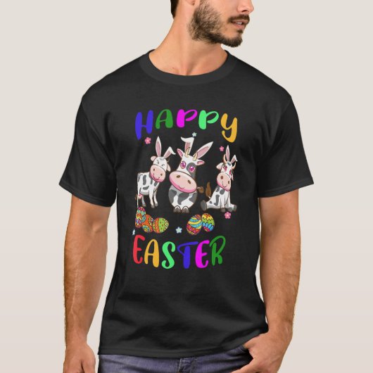 イースターをお祝いしよう ウサギの格好をした3頭の牛が卵狩り Tシャツ (正面)