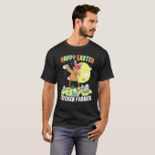 イースターを祝うニワトリ農家のダビングエッグ Tシャツ (正面フル)