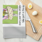 イースターアイランドエッグ狩りバイリック・ロンドン キッチンタオル (四つ折り)