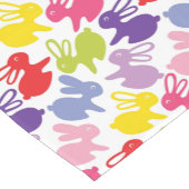 イースターウサギが付いているパターン ショートテーブルランナー (コーナー)