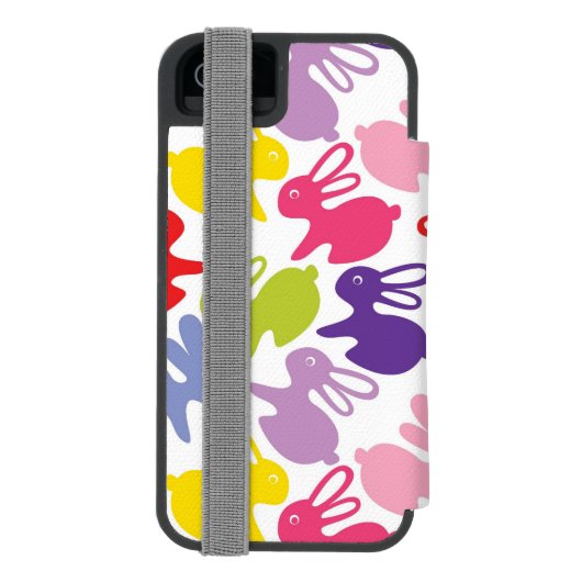 イースターウサギが付いているパターン INCIPIO iPhoneウォレットケース (フォリオ裏面)