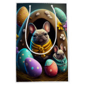 イースターエッグで愛らしいパグフェスティバルと可愛い ミディアムペーパーバッグ (正面)