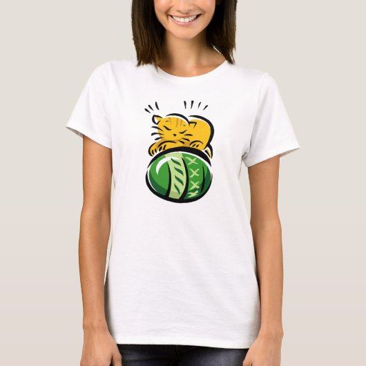 イースターエッグと眠る猫のTシャツ Tシャツ (正面)