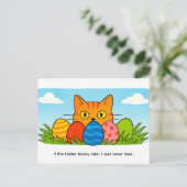 イースターエッグの陰に隠れるかわいいキャラクターの猫 ポストカード (スタンド正面)