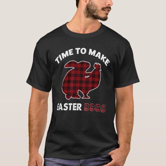 イースターエッグを作るのが楽しいウサギと鶏のユーモア Tシャツ (正面)