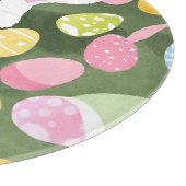 イースターエッグを持つバニー カッティングボード (角)