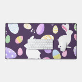 イースターエッグを持つバニー デスクマット (キーボード&マウス)