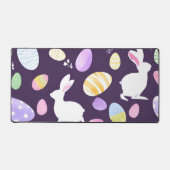 イースターエッグを持つバニー デスクマット (正面)