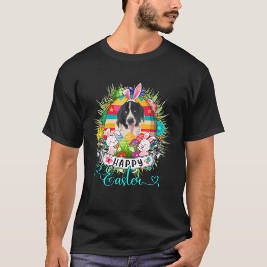 イースターエッグバスケットの中のランドセル犬のバンニー幸せE Tシャツ (正面)