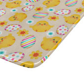 イースターカラフルの卵と雛のパターン カッティングボード (角)