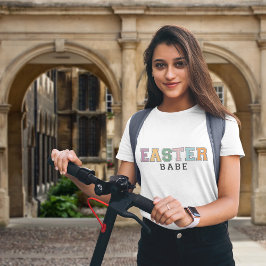 イースターカラフルベイバーシティスタイル文字オンホワイト Tシャツ