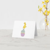 イースターチック、カップケーキに鶏肉空白の カード (黄色い花)