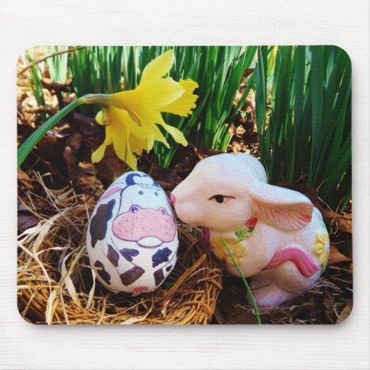 イースターバキスをするニー牛の卵マウスパッド マウスパッド (正面)