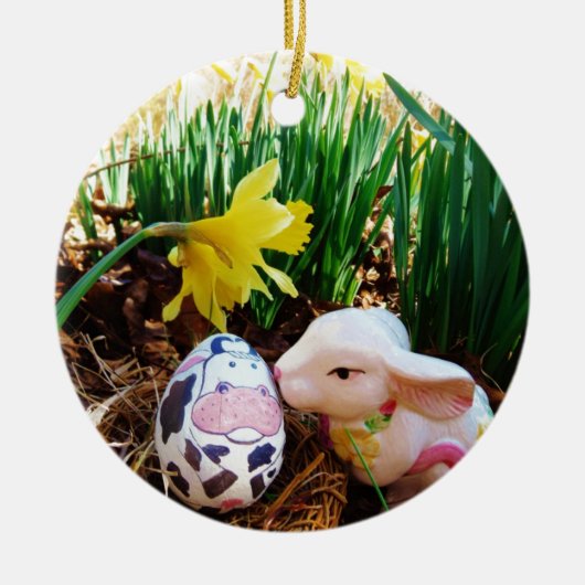 イースターバキスをするニー牛の卵 セラミックオーナメント (正面)