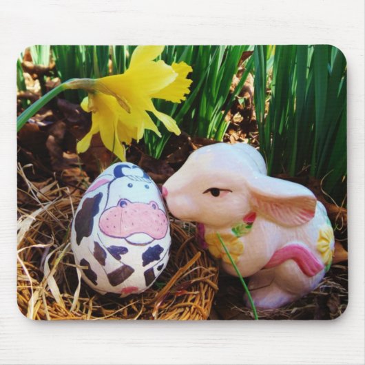 イースターバキスをするニー牛の卵 マウスパッド (正面)