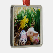 イースターバキスをするニー牛の卵 メタルオーナメント (右)