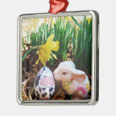 イースターバキスをするニー牛の卵 メタルオーナメント (左)