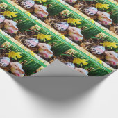 イースターバキスをするニー牛の卵 ラッピングペーパー (角)