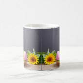 イースターバニーがバスケットに座る コーヒーマグカップ (中央)