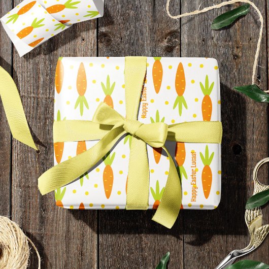 イースターバニーのニンジンのパターンの挨拶と子供の名前 ラッピングペーパー