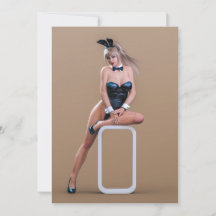 イースターバニーの女の子がラウンドエッジキューブに座って