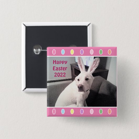 イースターバニーの耳を着たかわいい白犬の写真 缶バッジ (正面&裏面)