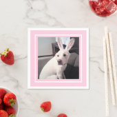 イースターバニーの耳ピンクの可愛い白い子犬 スタンダードカクテルナプキン (インサイチュ)