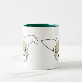 イースターバニーの衣装の可愛いフェレット ツートーンマグカップ (中央)