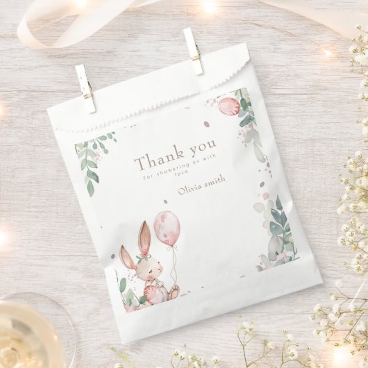 イースターバニーの赤ちゃんシャワー フェイバーバッグ (クリップ留めされた状態)